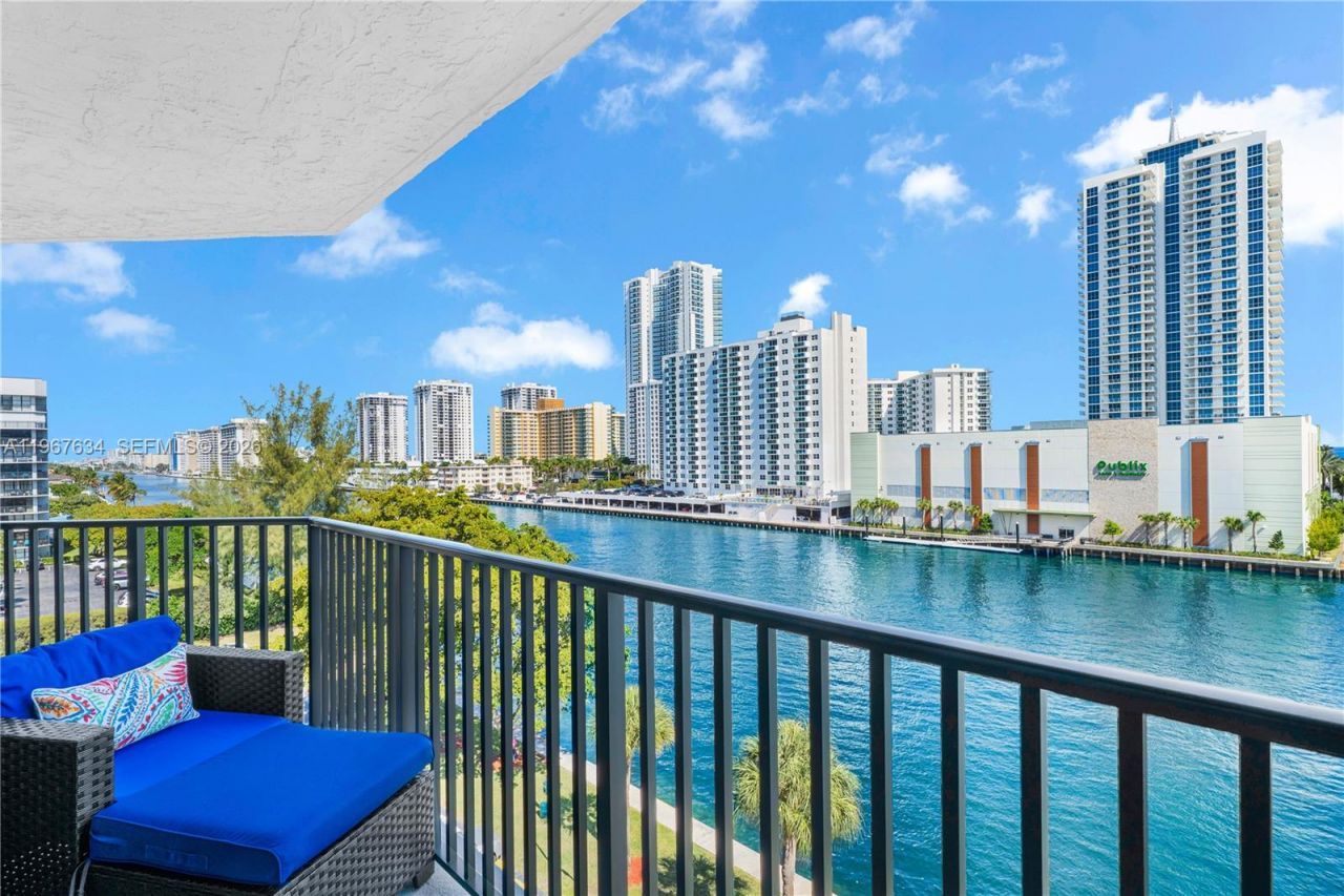 600 Parkview Dr, Unit 621, Hallandale Beach, FL 33009 Photo