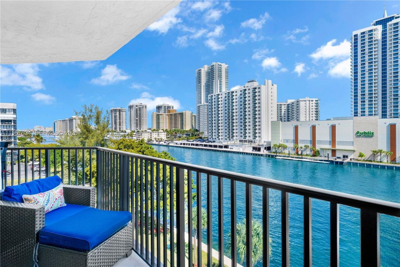 600 Parkview Dr, Unit 621, Hallandale Beach, FL 33009 Photo