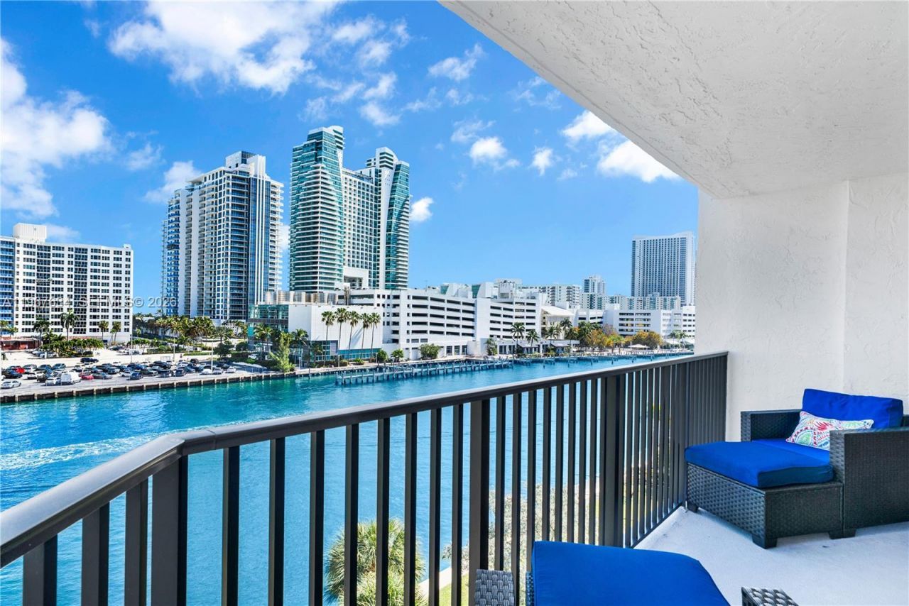 600 Parkview Dr, Unit 621, Hallandale Beach, FL 33009 Photo