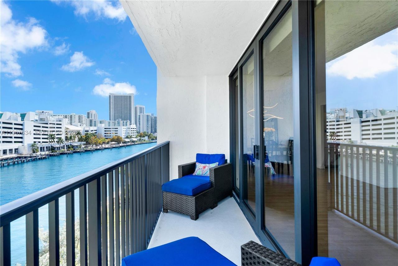 600 Parkview Dr, Unit 621, Hallandale Beach, FL 33009 Photo