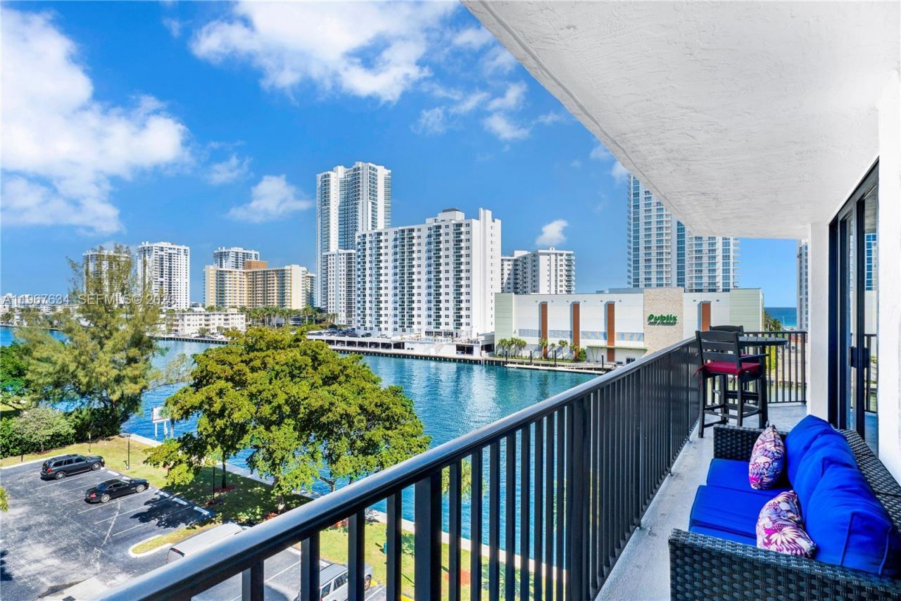 600 Parkview Dr, Unit 621, Hallandale Beach, FL 33009 Photo