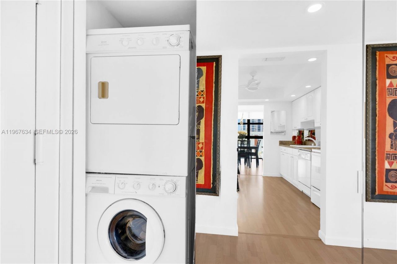 600 Parkview Dr, Unit 621, Hallandale Beach, FL 33009 Photo