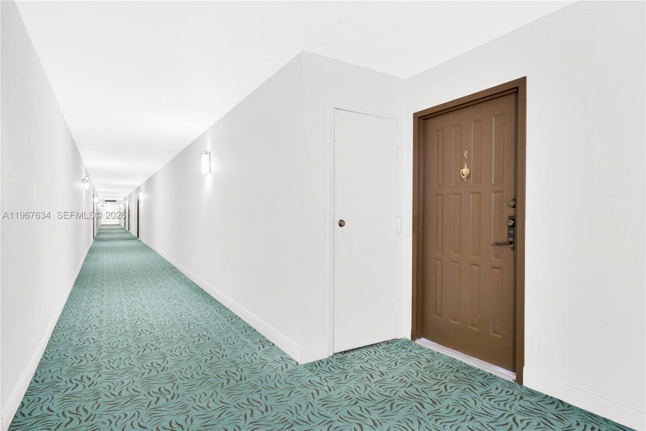 600 Parkview Dr, Unit 621, Hallandale Beach, FL 33009 Photo