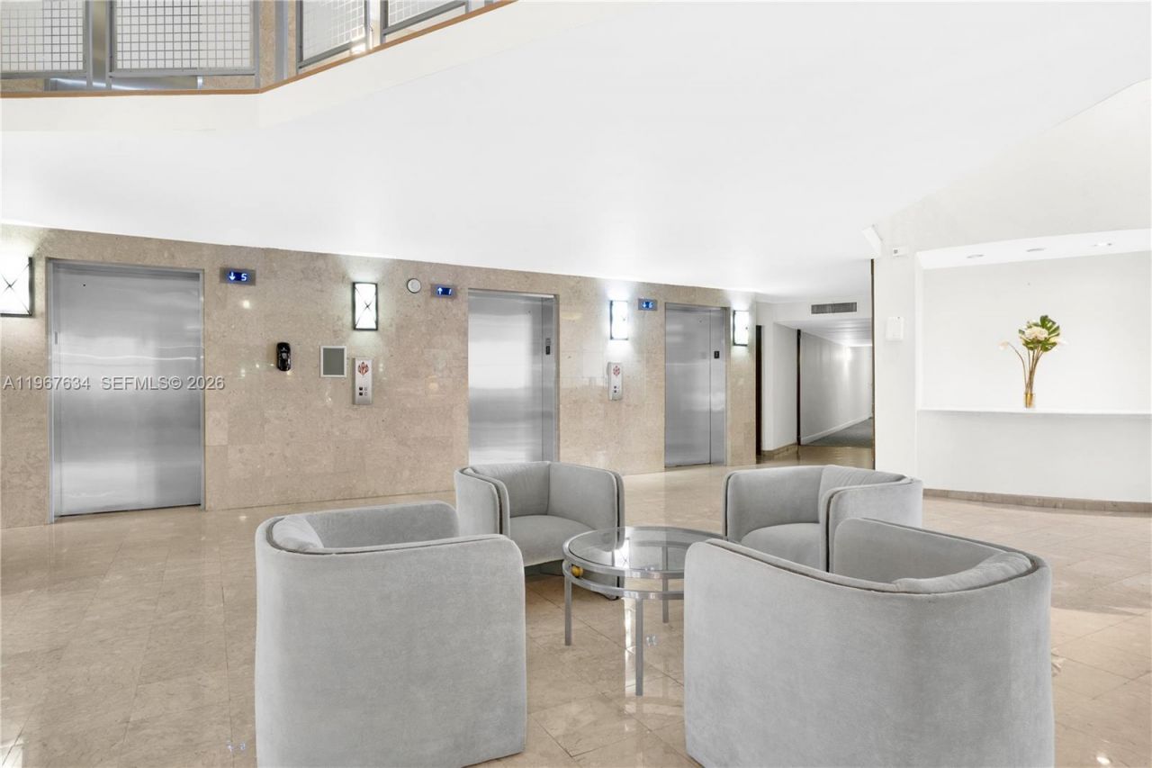 600 Parkview Dr, Unit 621, Hallandale Beach, FL 33009 Photo