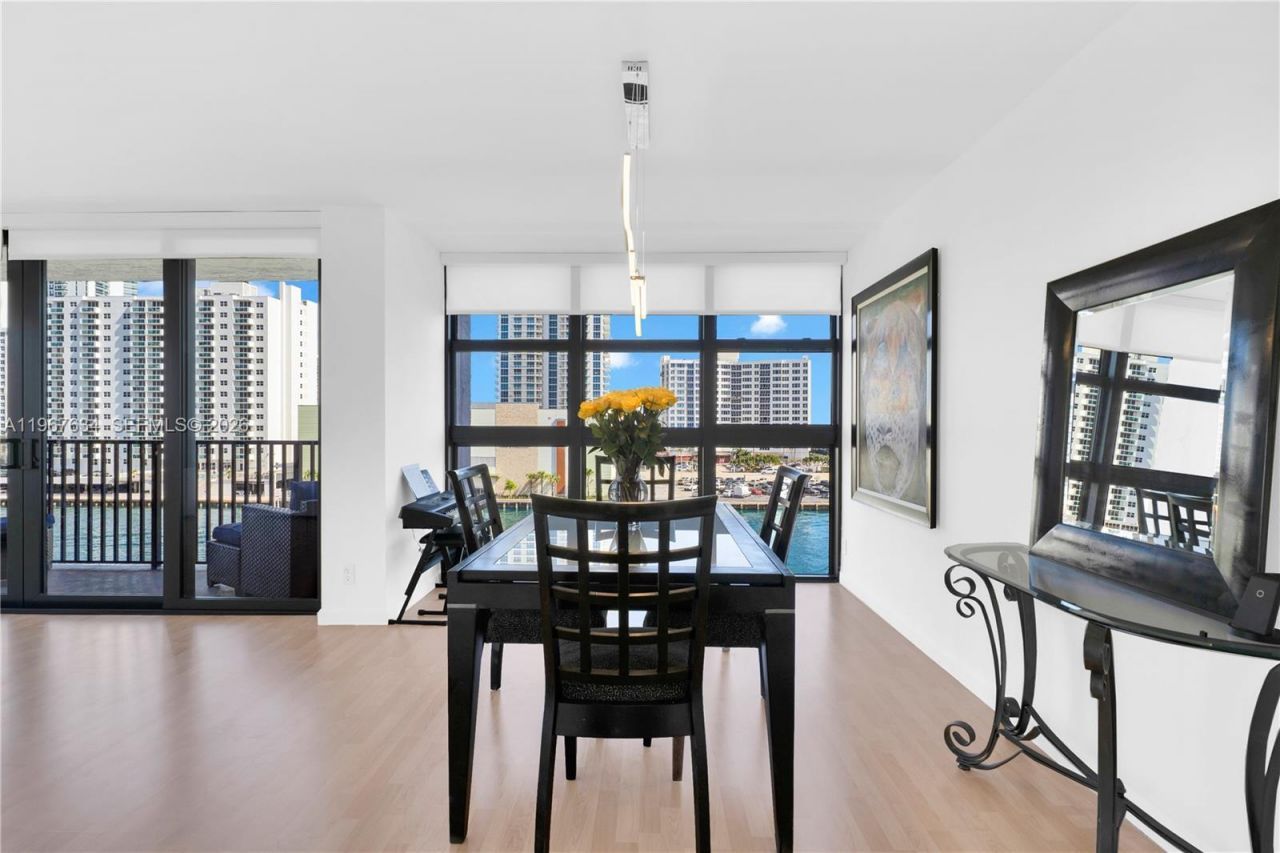 600 Parkview Dr, Unit 621, Hallandale Beach, FL 33009 Photo