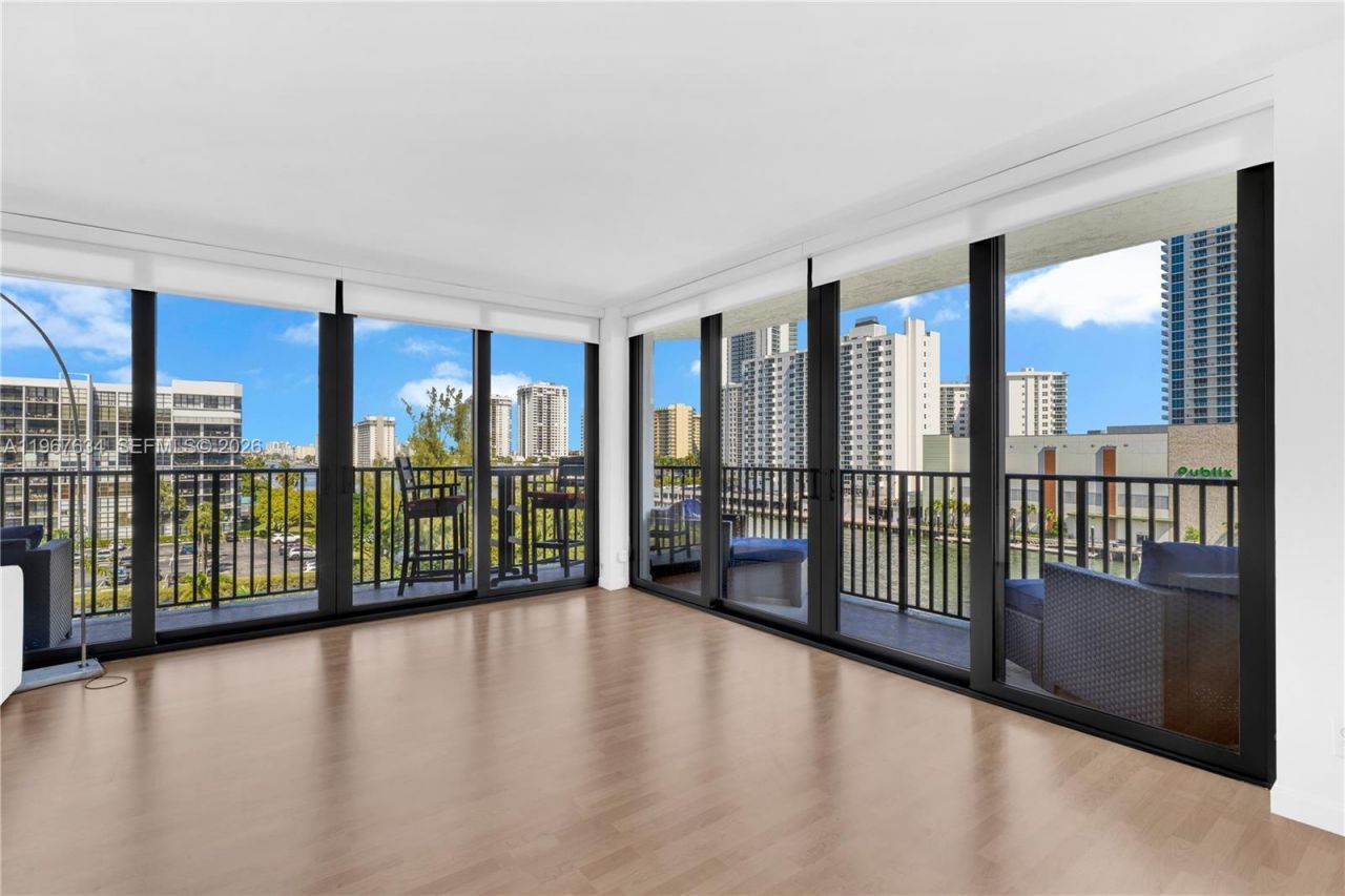 600 Parkview Dr, Unit 621, Hallandale Beach, FL 33009 Photo