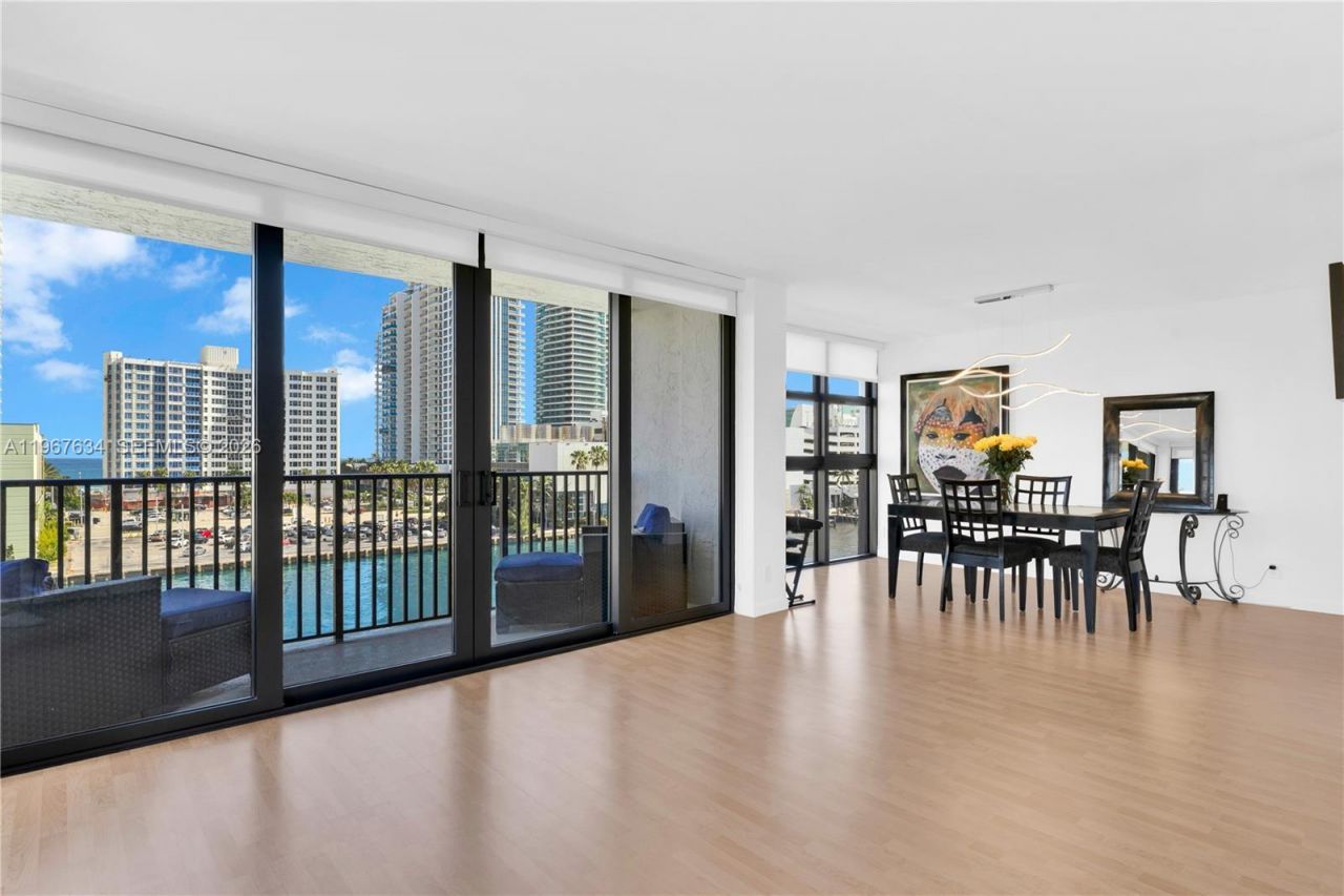 600 Parkview Dr, Unit 621, Hallandale Beach, FL 33009 Photo