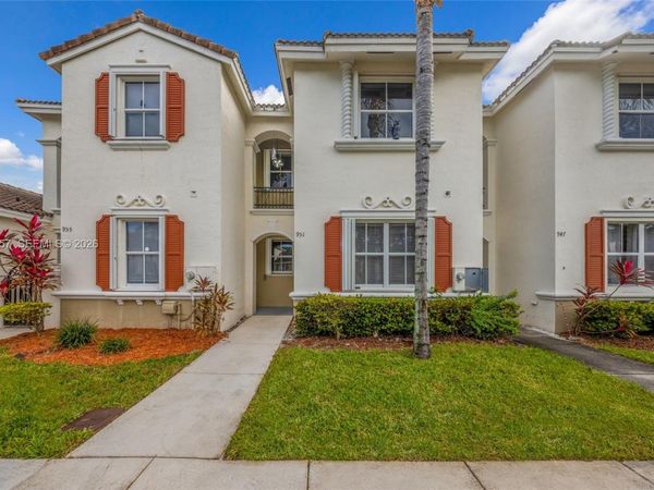 951 NE 42nd Ter, Homestead, FL 33033