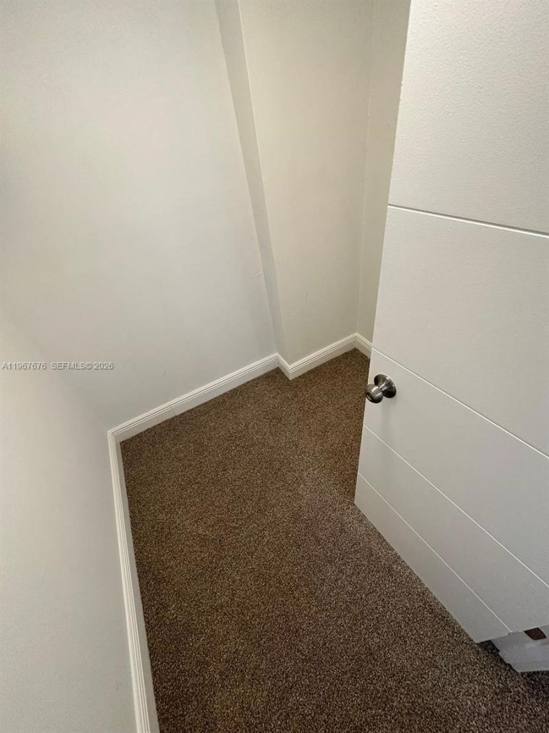 488 NW 165th St Rd, Unit B-614, Miami, FL 33169 Photo