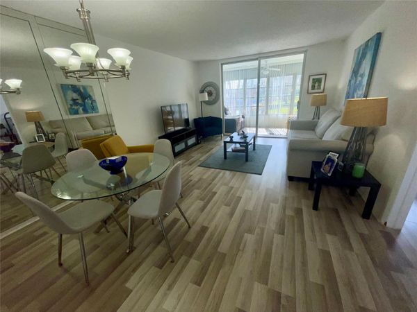 5860 NW 64th Avenue, Unit 206, Fort Lauderdale, FL 33319