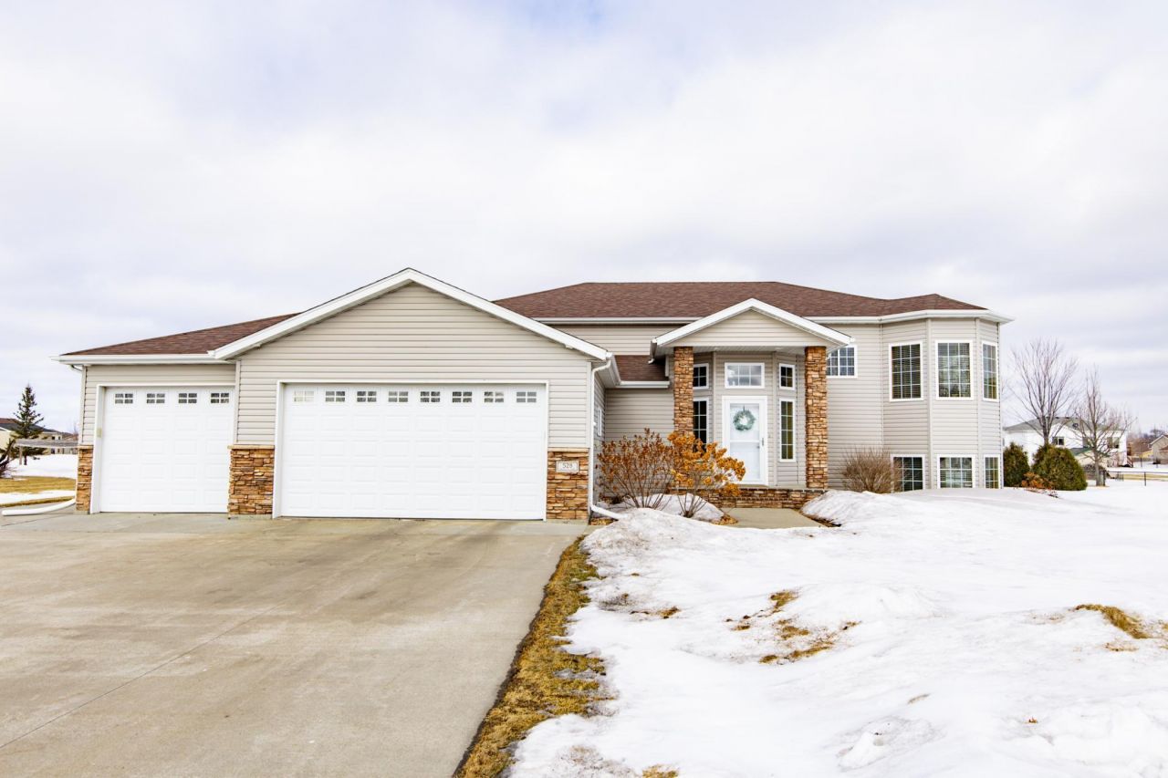 528 Prescott Lane, West Fargo, ND 58078 Main Photo