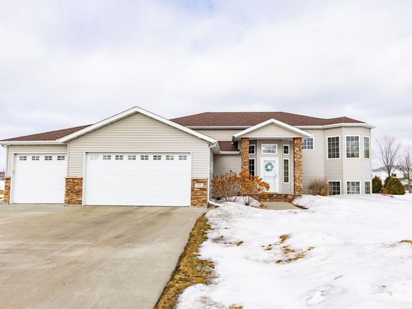 528 Prescott Lane, West Fargo, ND 58078