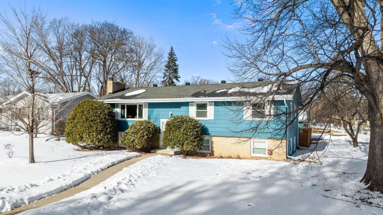 8400 27th Place N New Hope, MN 55427