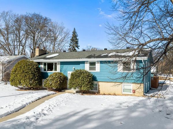 8400 27th Place N, New Hope, MN 55427