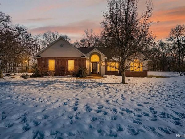 468 Dama View Court, Howell Twp, MI 48855