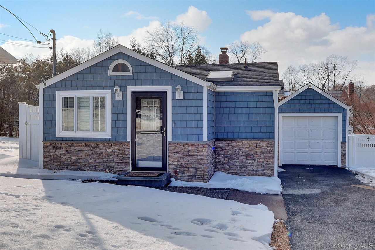 16 Magnolia Drive, Kings Park, NY 11754 Main Photo