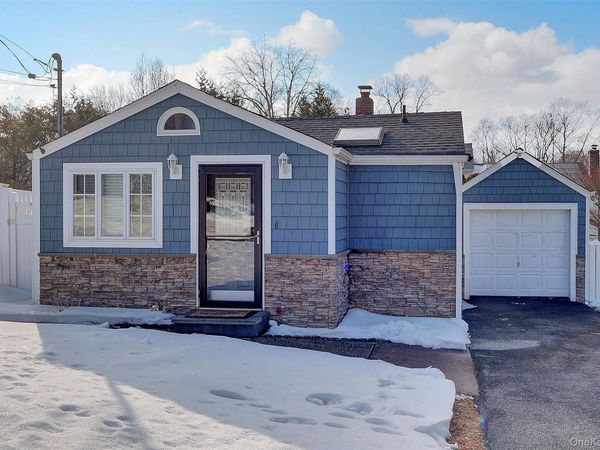 16 Magnolia Drive, Kings Park, NY 11754