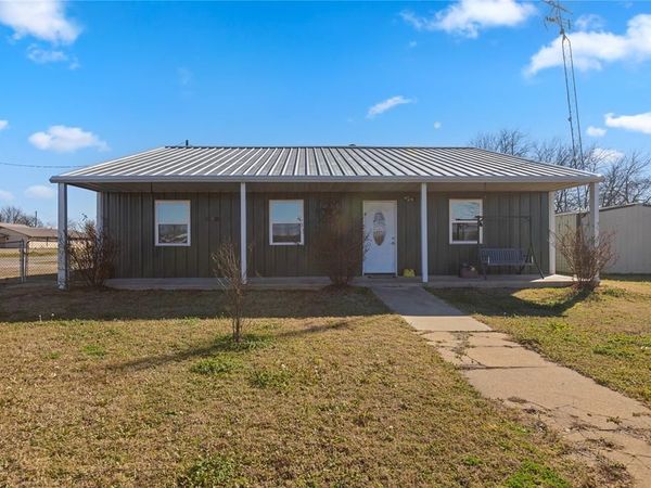 702 Main Street , Windom, TX 75492