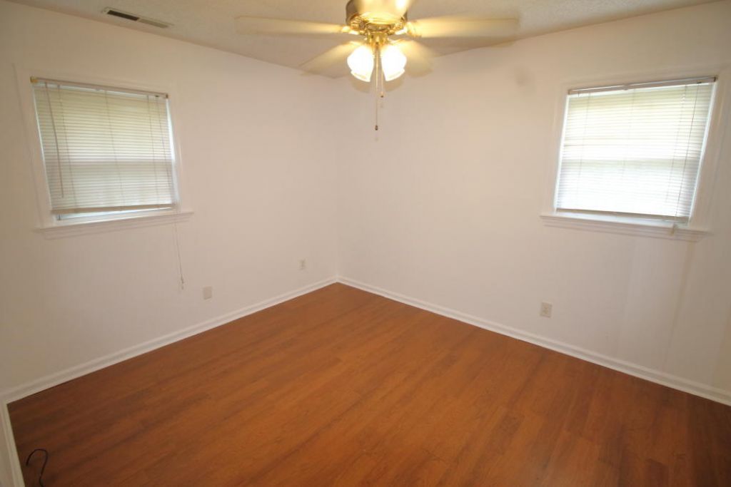 109 Tupperway Drive Photo 7