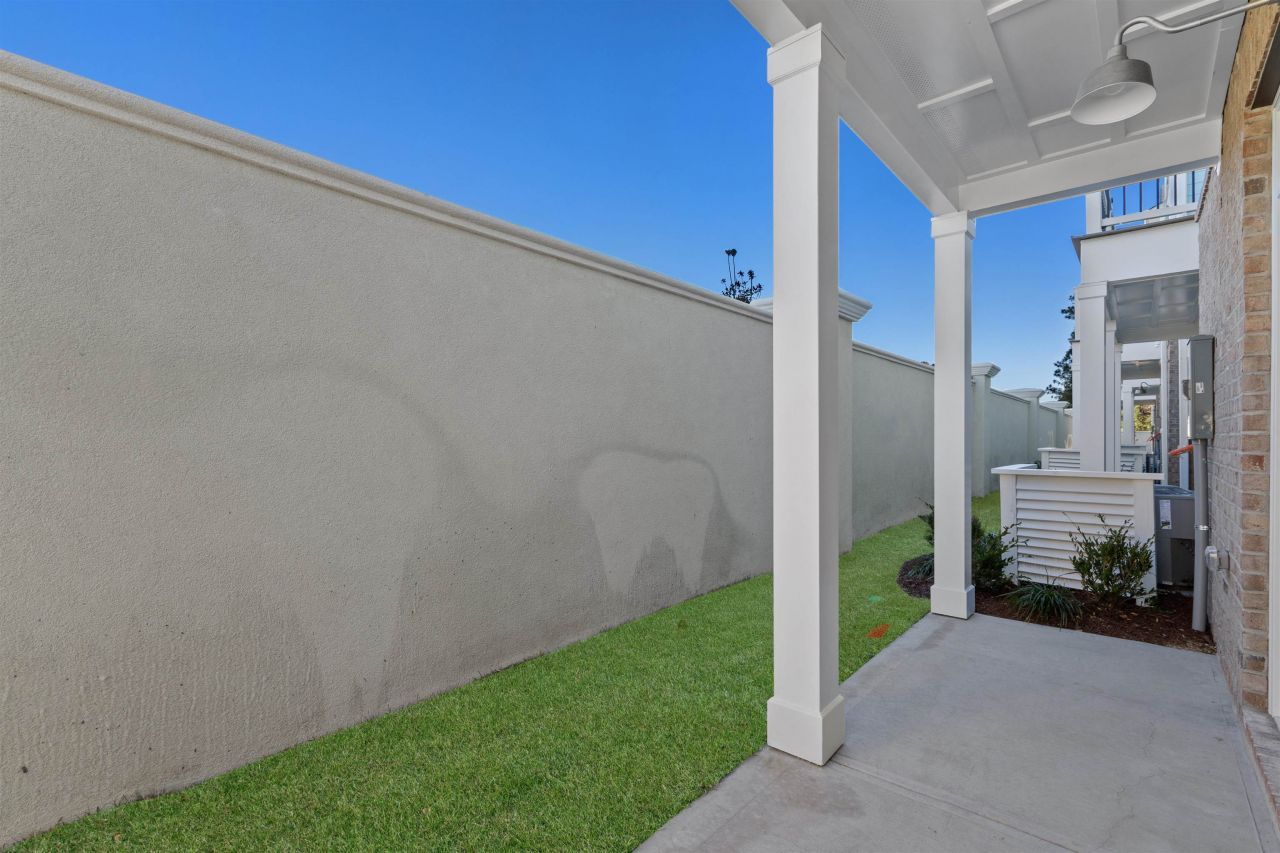 8477 Duke Pl. Photo 39