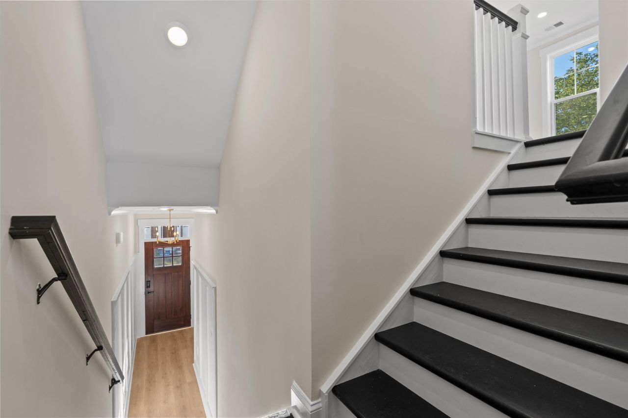 8477 Duke Pl. Photo 4