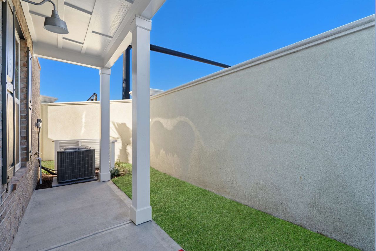 8477 Duke Pl. Photo 40