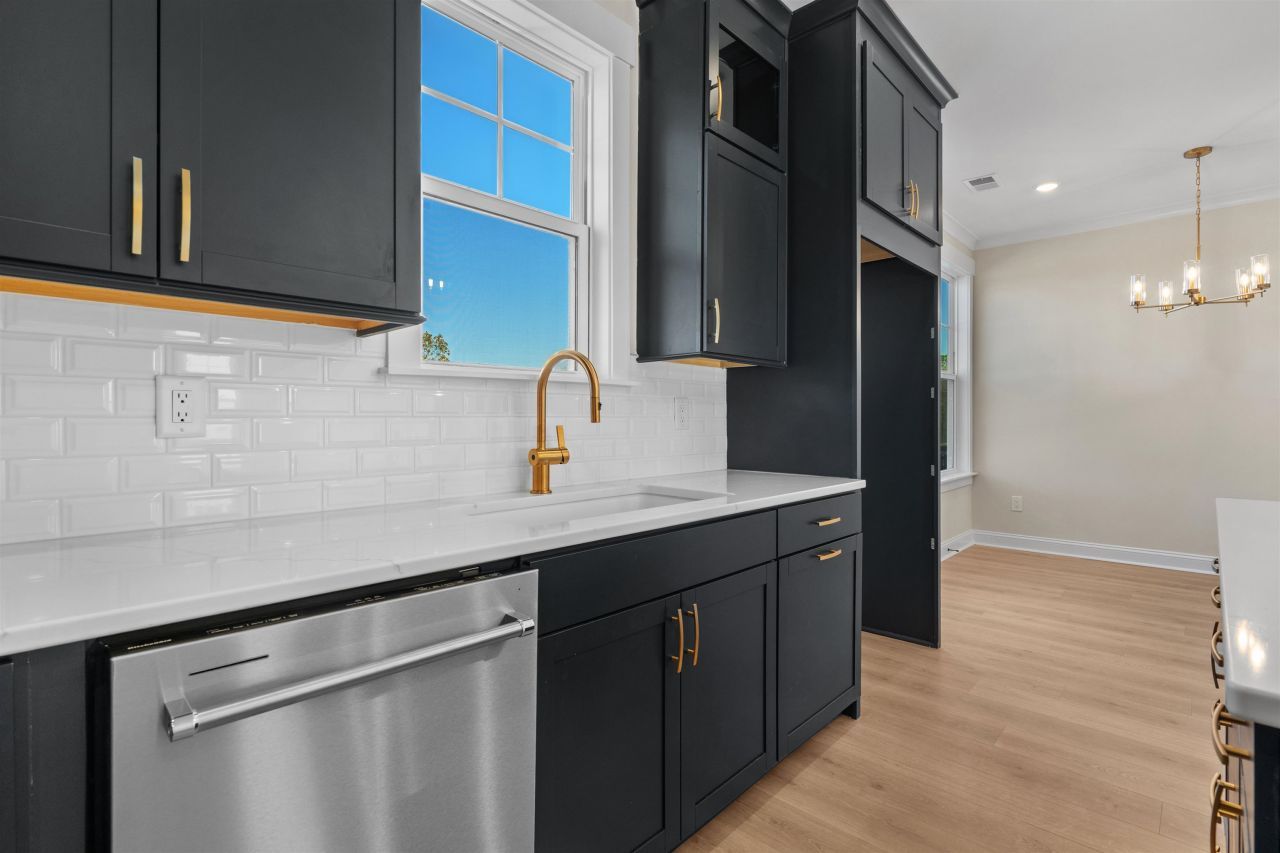 8477 Duke Pl. Photo 8