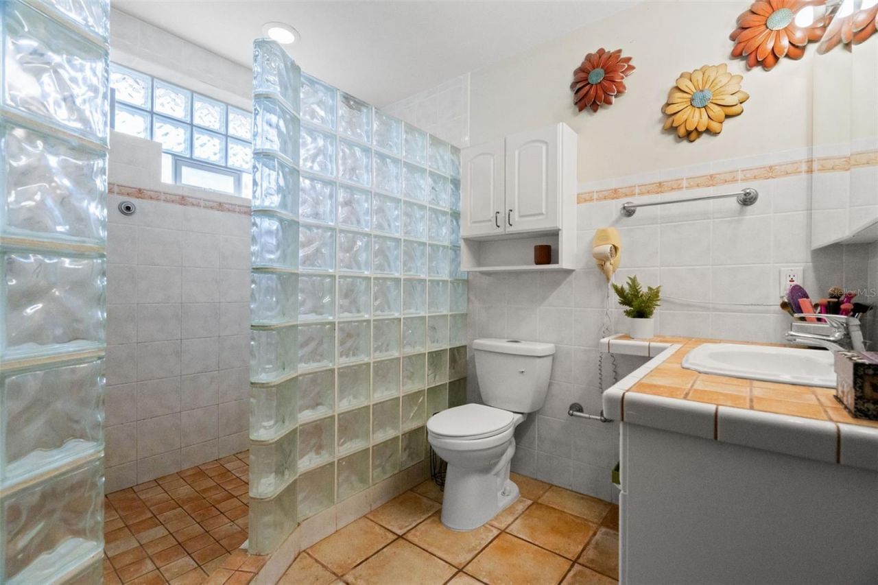 6800 16th Street N, Saint Petersburg, FL 33702 Photo