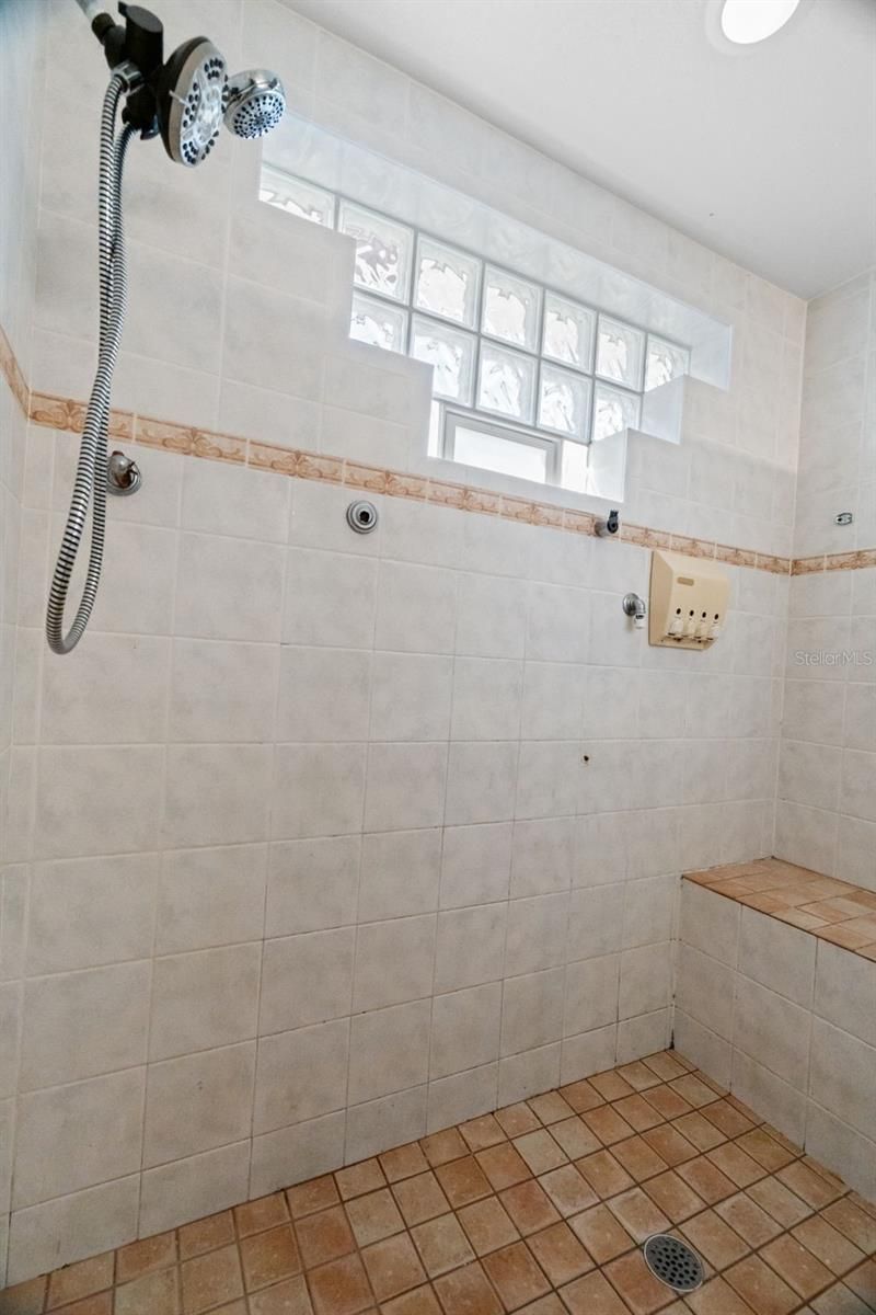 6800 16th Street N, Saint Petersburg, FL 33702 Photo