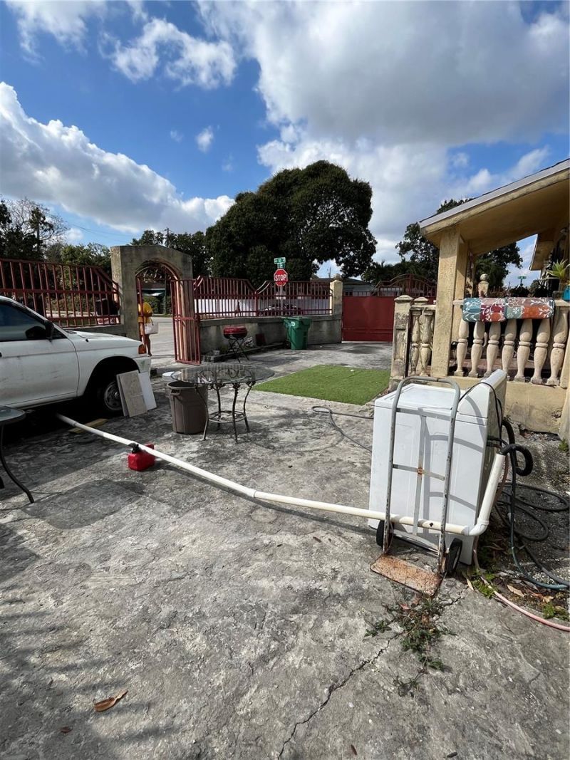 995 NW 114th Street, Miami, FL 33168 Photo