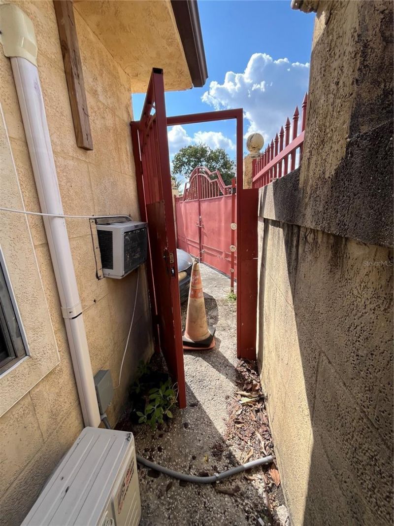 995 NW 114th Street, Miami, FL 33168 Photo