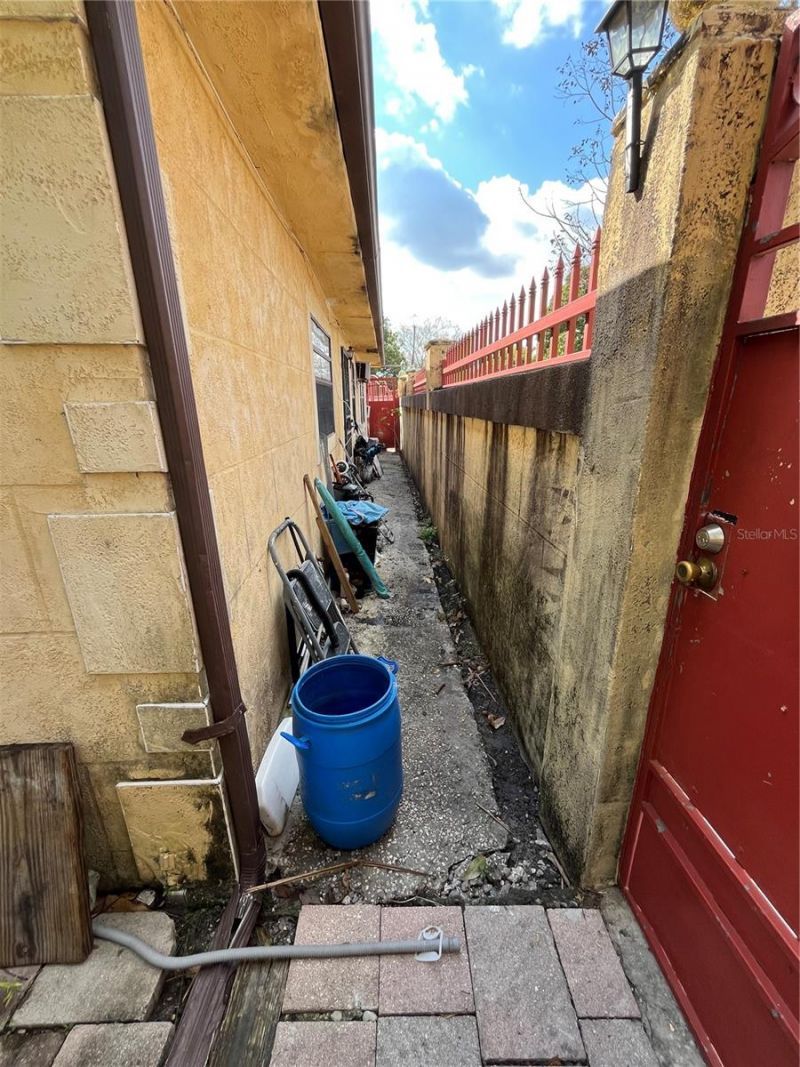 995 NW 114th Street, Miami, FL 33168 Photo