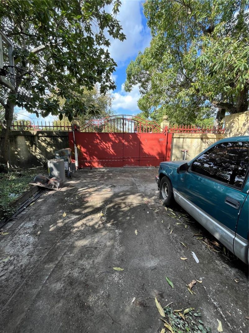 995 NW 114th Street, Miami, FL 33168 Photo