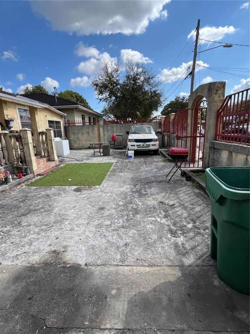 995 NW 114th Street, Miami, FL 33168 Photo