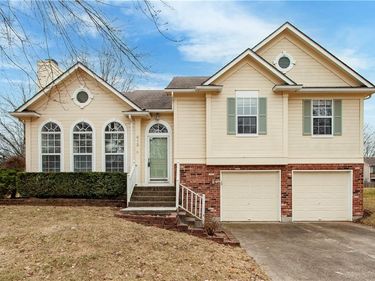 413 Ashton Drive, Lee's Summit, MO 64063