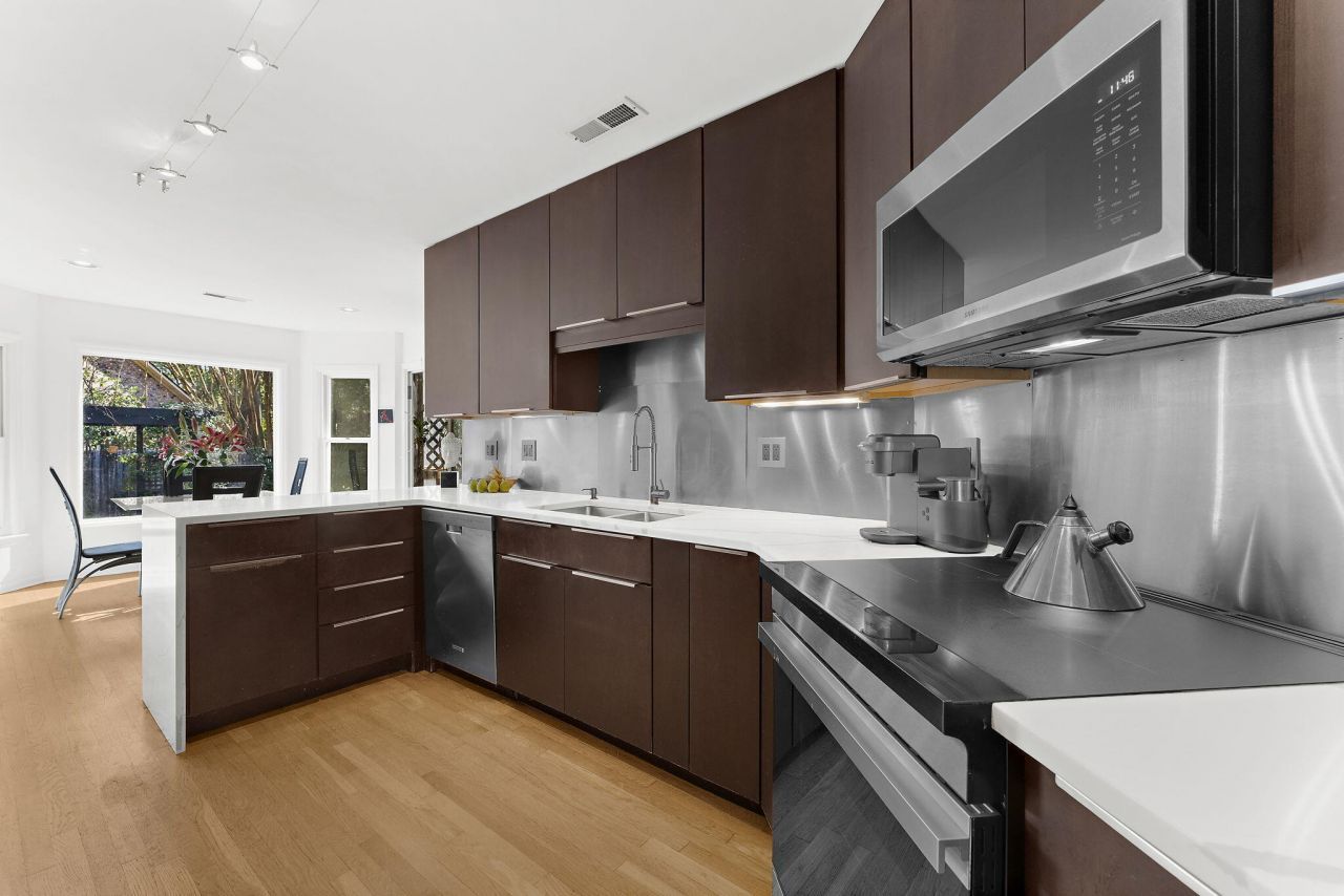 902 Travers Drive Photo 10