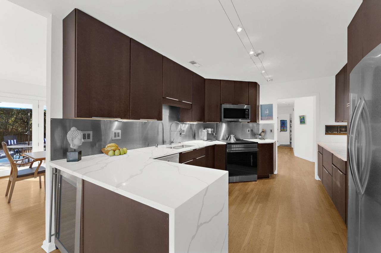 902 Travers Drive Photo 11