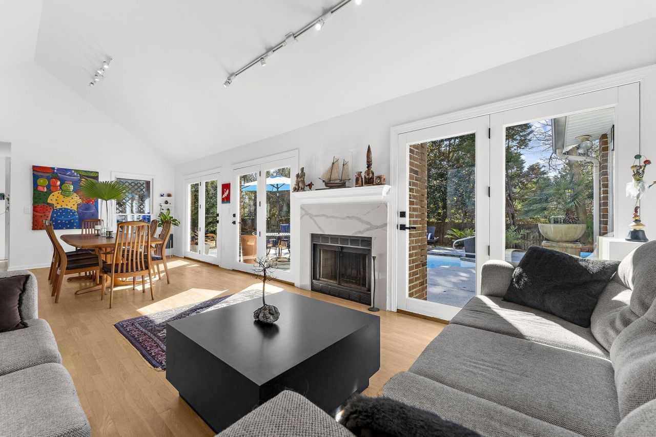 902 Travers Drive Photo 4