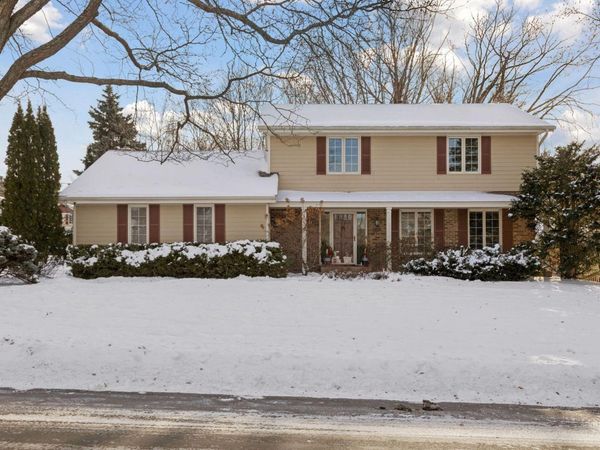 622 Maple Park Drive, Mendota Heights, MN 55118