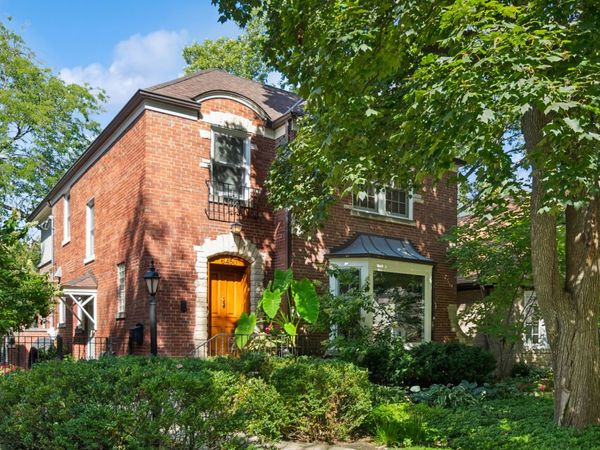 6450 N Nokomis Avenue, Chicago, IL 60646