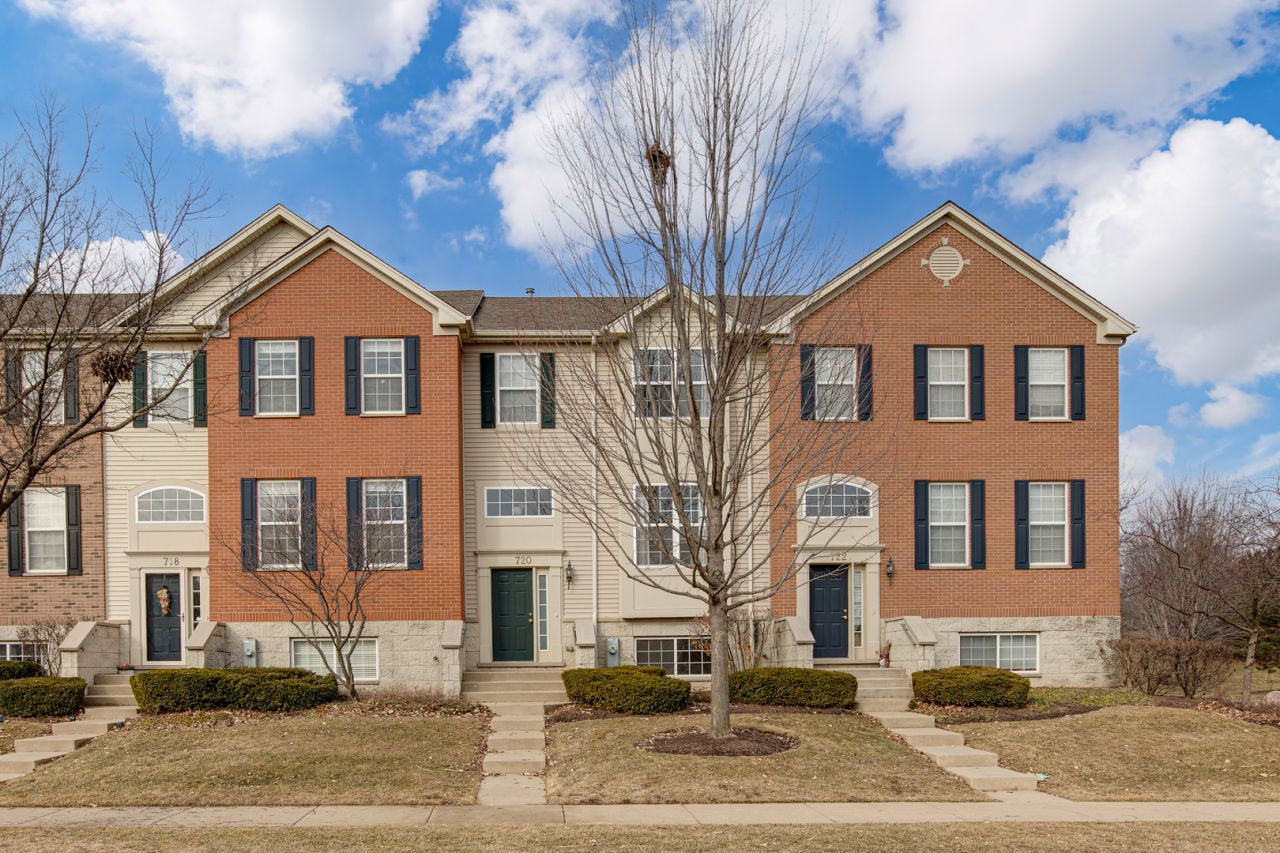 720 Thornbury Road, Bartlett, IL 60103 Main Photo