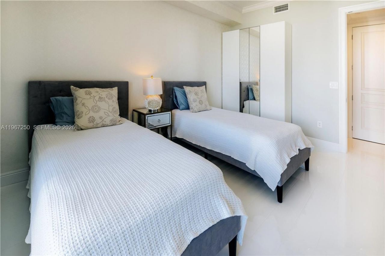 18101 Collins Ave , Unit 4802, Sunny Isles Beach, FL 33160 Photo