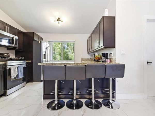 8027 Lake Dr , Unit 201, Doral, FL 33166