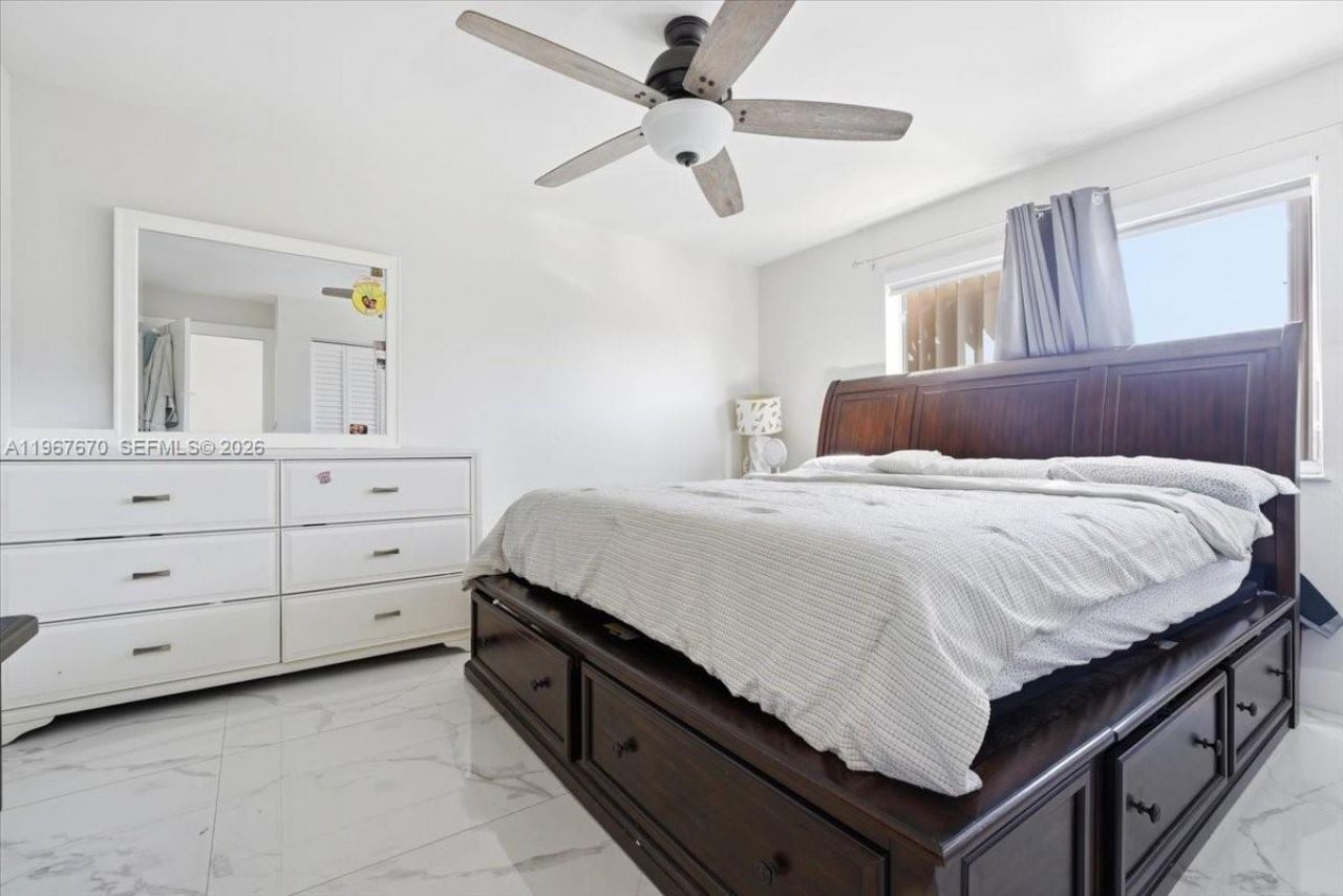 8027 Lake Dr , Unit 201, Doral, FL 33166 Photo