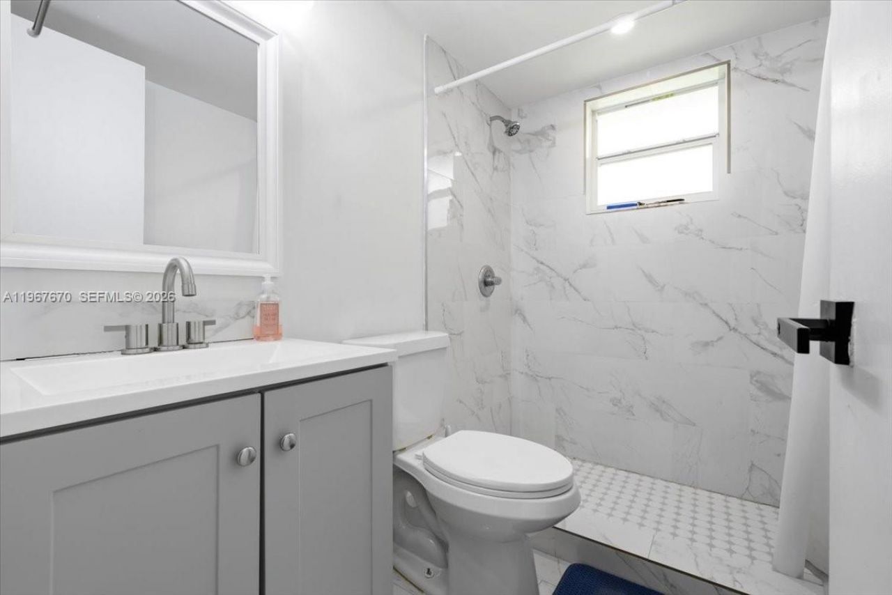 8027 Lake Dr , Unit 201, Doral, FL 33166 Photo