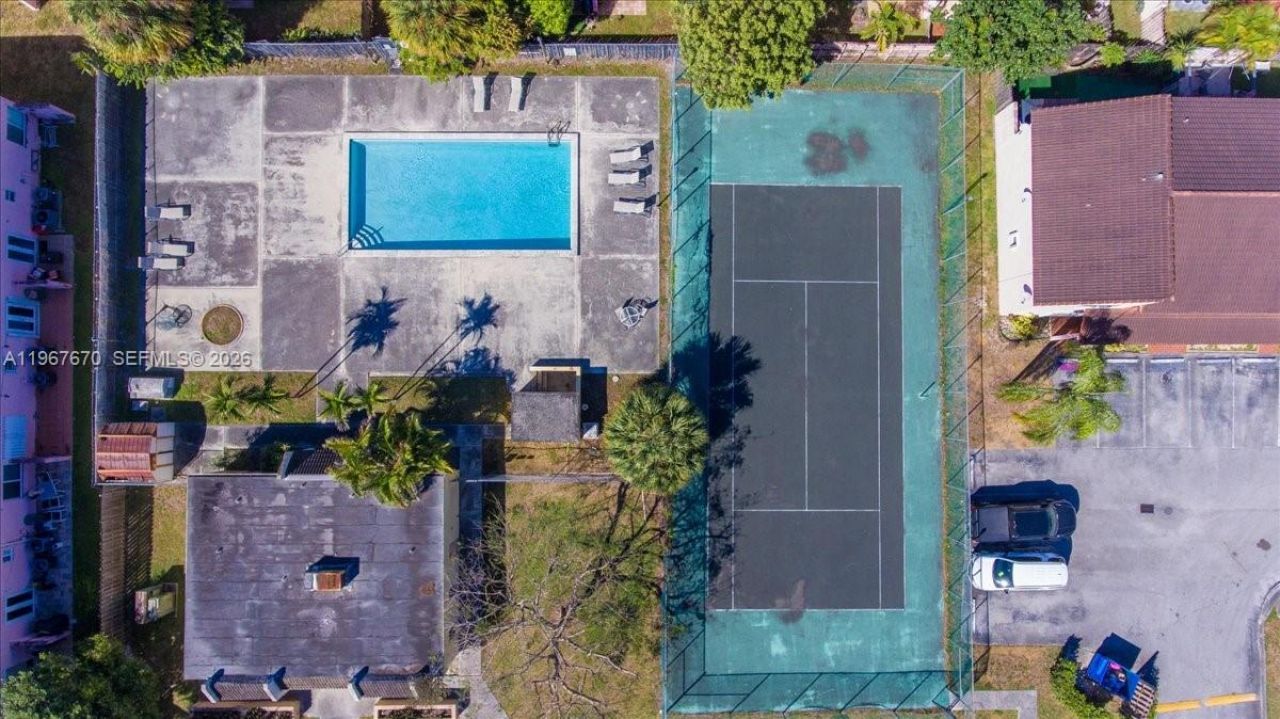 8027 Lake Dr , Unit 201, Doral, FL 33166 Photo