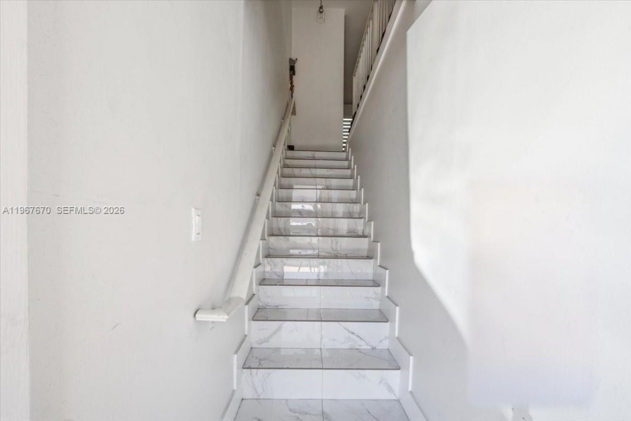 8027 Lake Dr , Unit 201, Doral, FL 33166 Photo