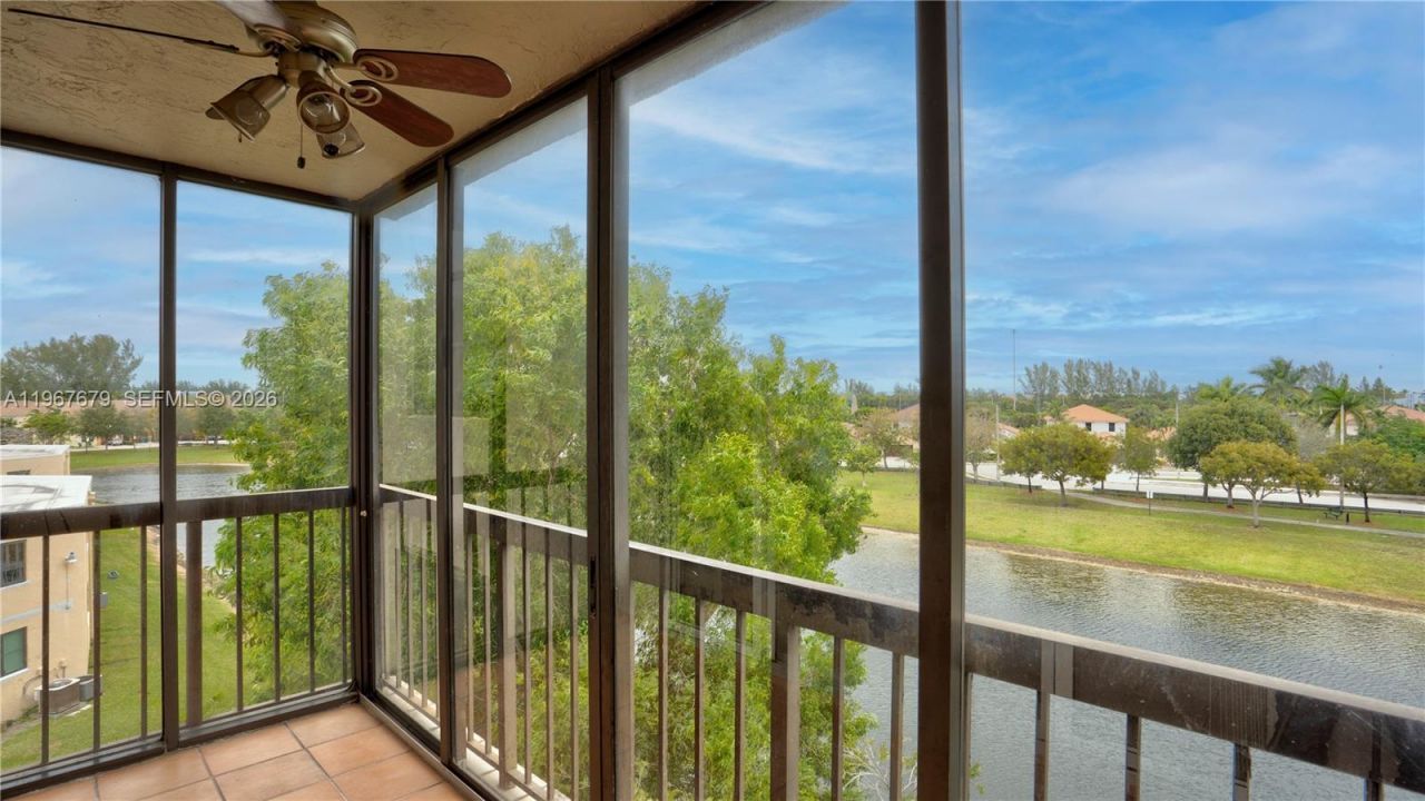 10155 NW 9th St Cir, Unit 4-401, Miami, FL 33172 Photo