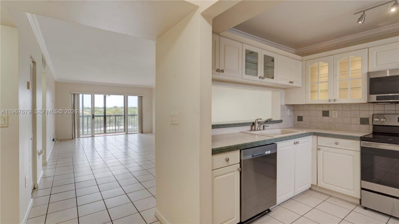 10155 NW 9th St Cir, Unit 4-401, Miami, FL 33172 Photo