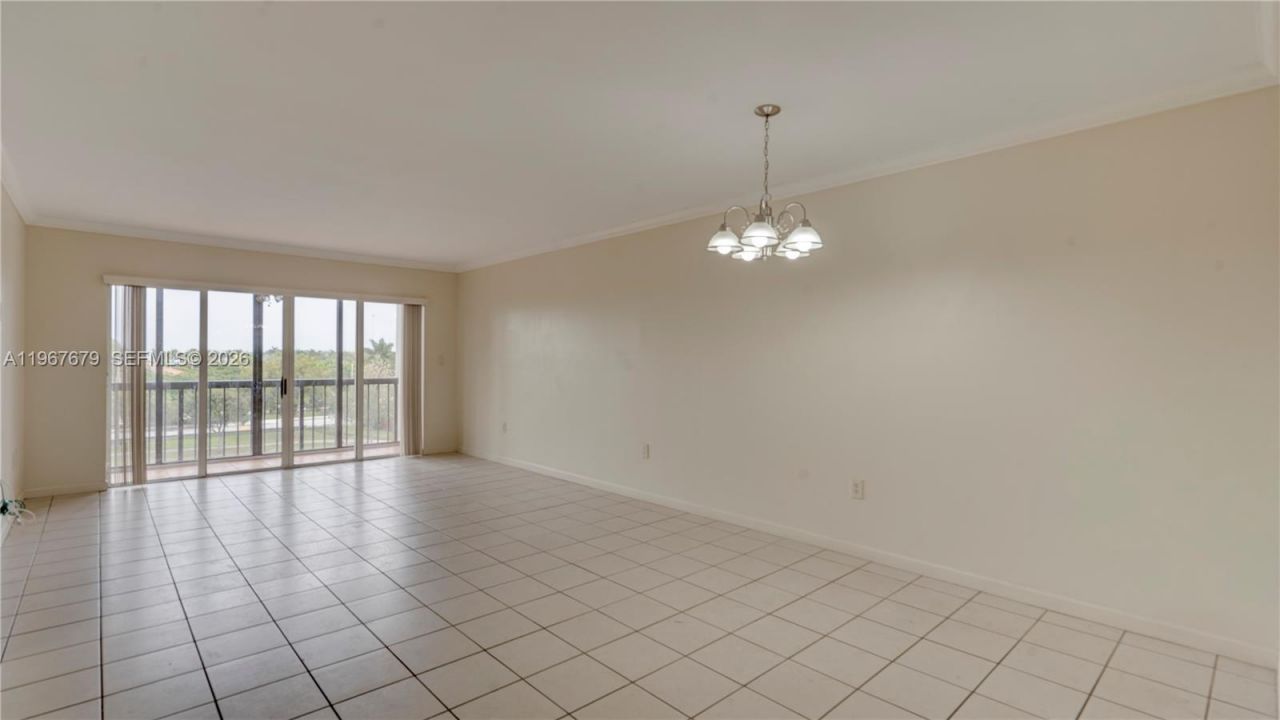 10155 NW 9th St Cir, Unit 4-401, Miami, FL 33172 Photo